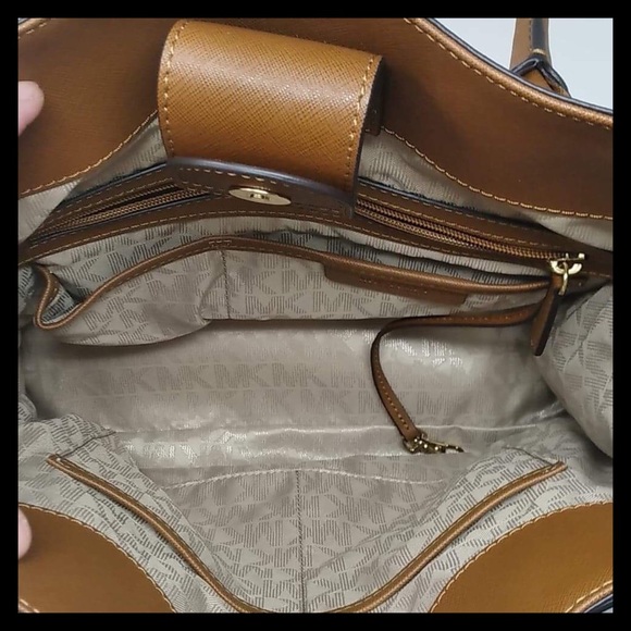 Michael Kors Large Saffiano Leather Tote - Picture 8 of 9